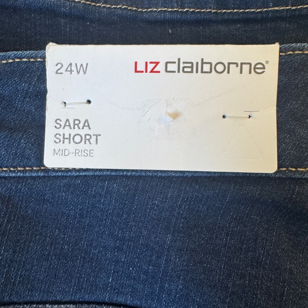 Liz Claiborne Dark Blue Denim Sara Shorts 24W mid rise NWT - Picture 2 of 6
